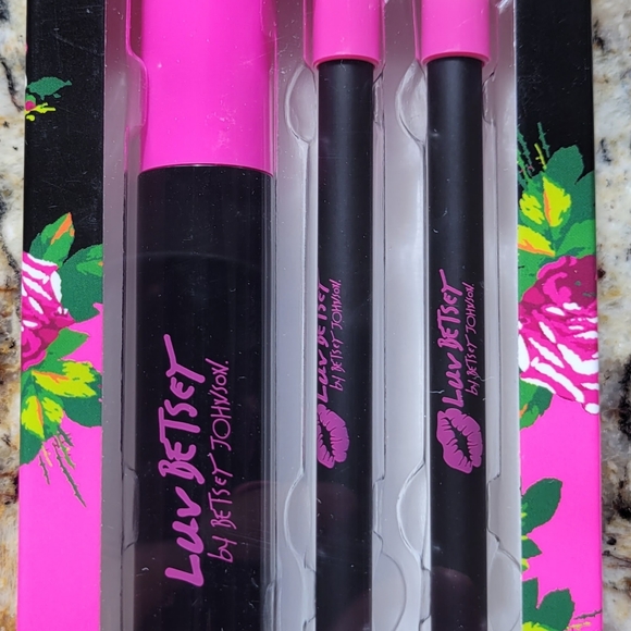 Betsey Johnson Mascara & Eyeliner kit and eyeshadow pallette BNIB DUO - Picture 12 of 12